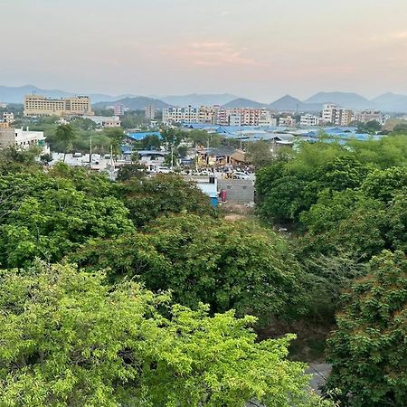 Truelife - Family Suites - Ps4 Veg Restaurant, On Way To Balaji Temple - 2Bhk Ac Apartments - Coffee Tea Milk - Super Fast Wifi, Kitchen, Smart Tv, Parking - Easy Access To Airport, Railway Station And To All Temples - Top Service With Lots Of Love Tirupati Bagian luar foto
