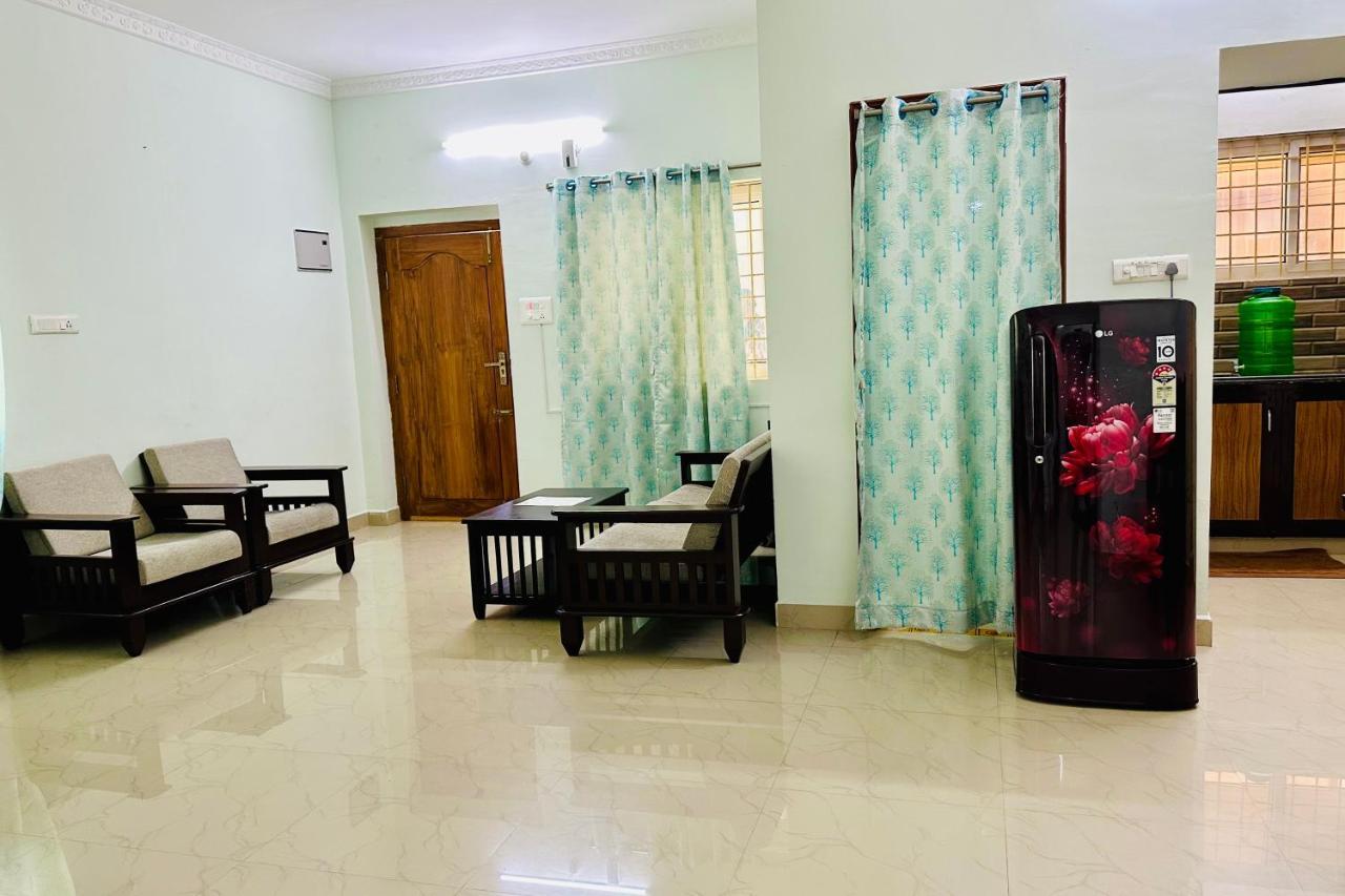 Truelife - Family Suites - Ps4 Veg Restaurant, On Way To Balaji Temple - 2Bhk Ac Apartments - Coffee Tea Milk - Super Fast Wifi, Kitchen, Smart Tv, Parking - Easy Access To Airport, Railway Station And To All Temples - Top Service With Lots Of Love Tirupati Bagian luar foto